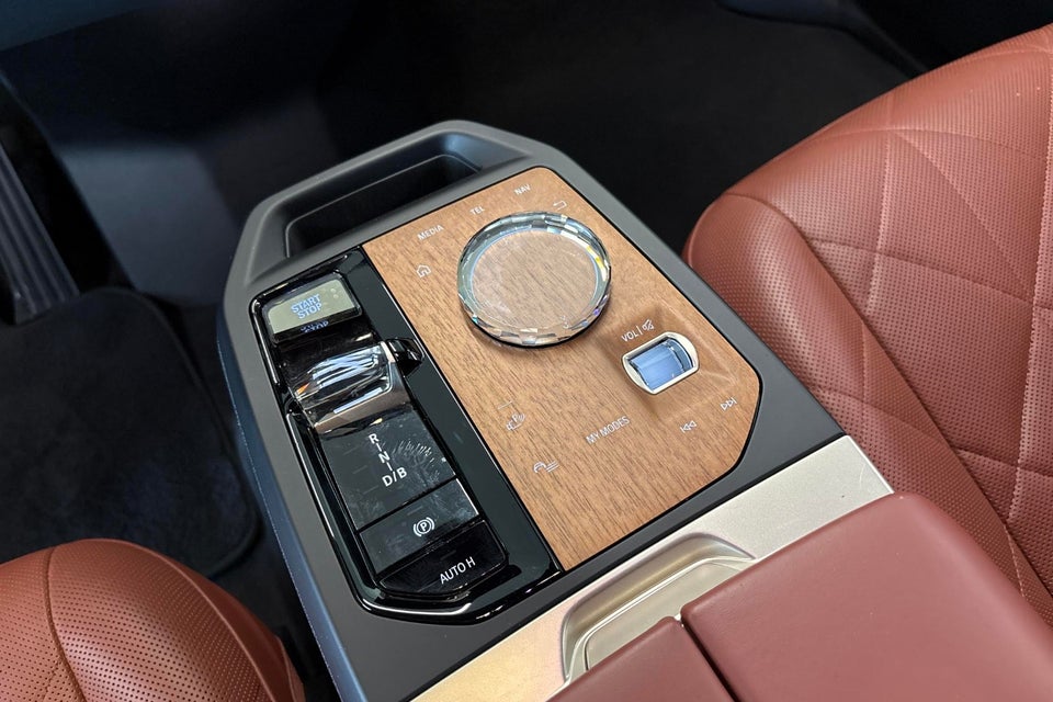BMW iX xDrive40 Fully Charged 5d