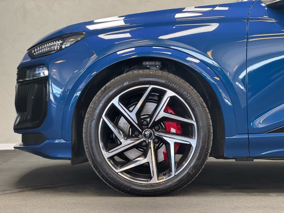 Audi SQ6 e-tron quattro 5d