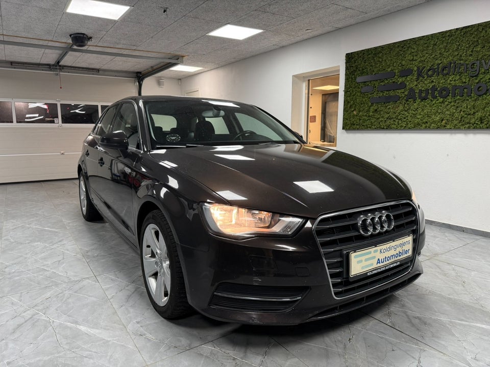 Audi A3 1,6 TDi 110 Ambiente Sportback 5d