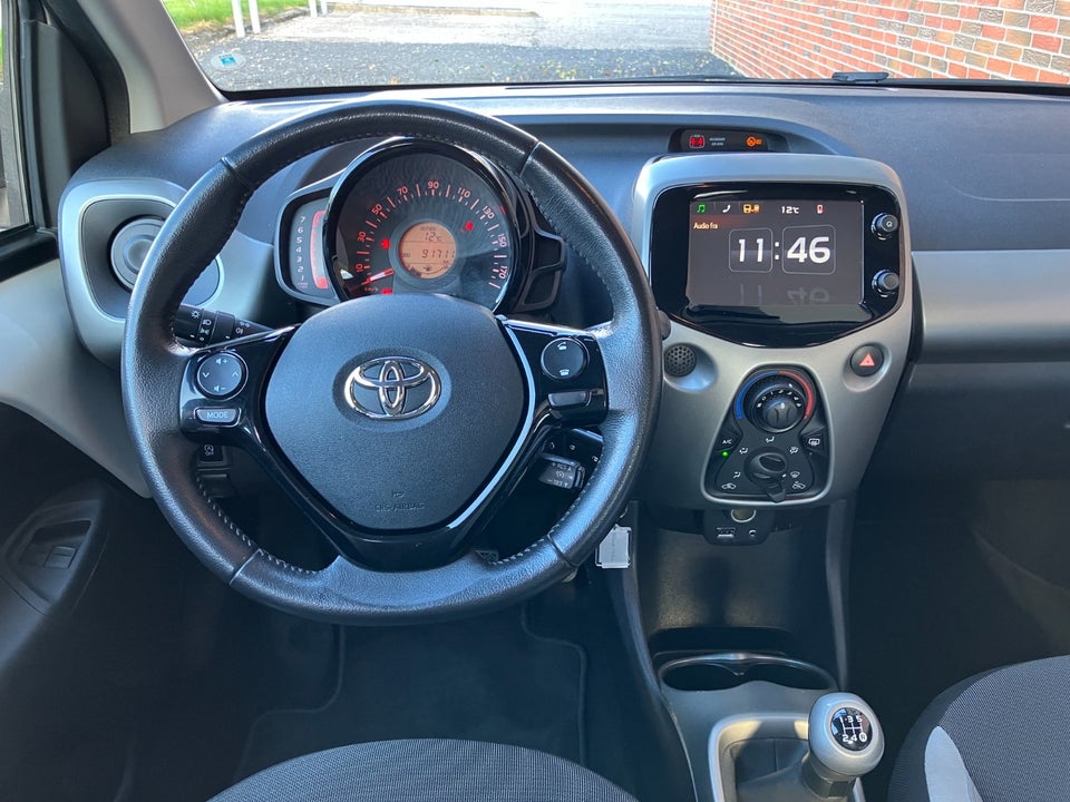 Toyota Aygo 1,0 VVT-i x-play x-touch 5d