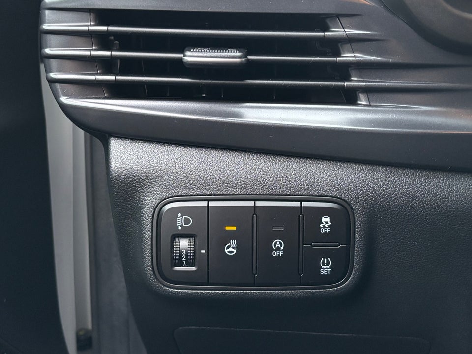 Hyundai i20 1,0 T-GDi Essential DCT 5d