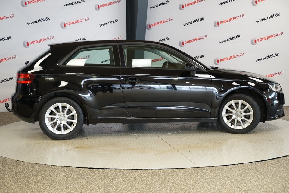 Audi A3 1,6 TDi 110 Attraction 3d