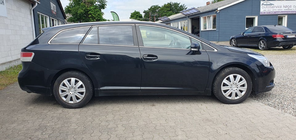 Toyota Avensis 2,0 D-4D T2 stc. 5d