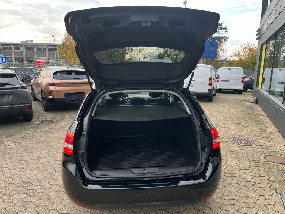 Peugeot 308 1,2 PureTech 130 Selection Sky SW EAT8 5d