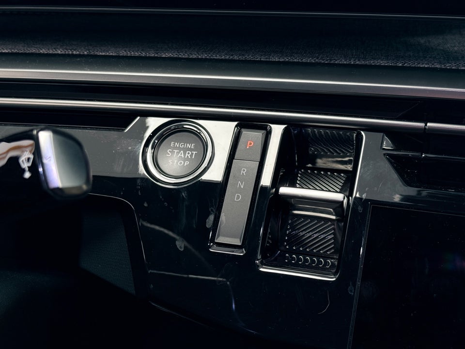 Peugeot e-3008 77 GT Pack 5d