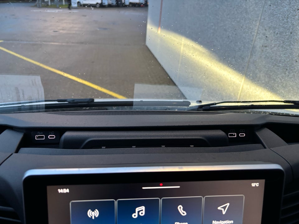 Iveco Daily 3,0 35S18 4100mm Box m/lift AG8