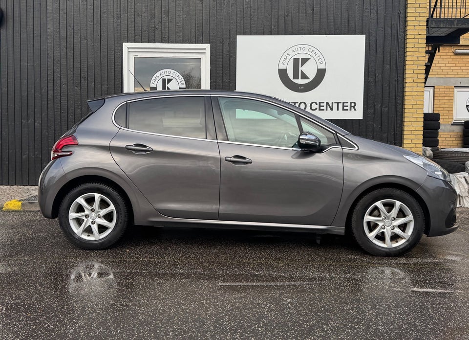 Peugeot 208 1,2 PureTech 82 Allure Sky 5d