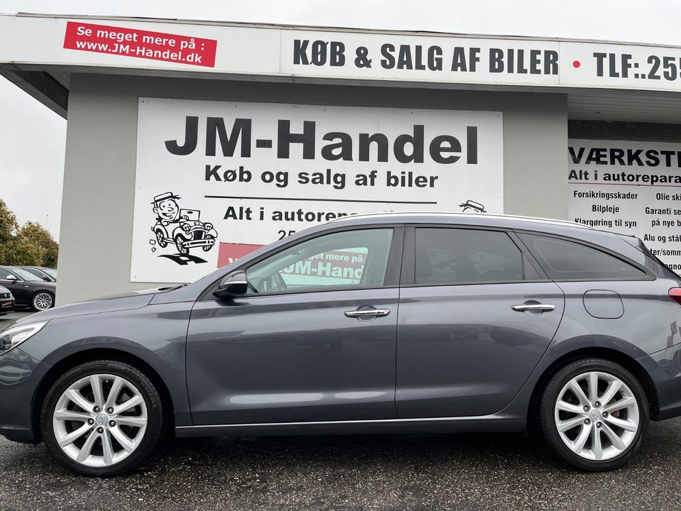 Hyundai i30 1,6 CRDi 110 Premium stc. 5d