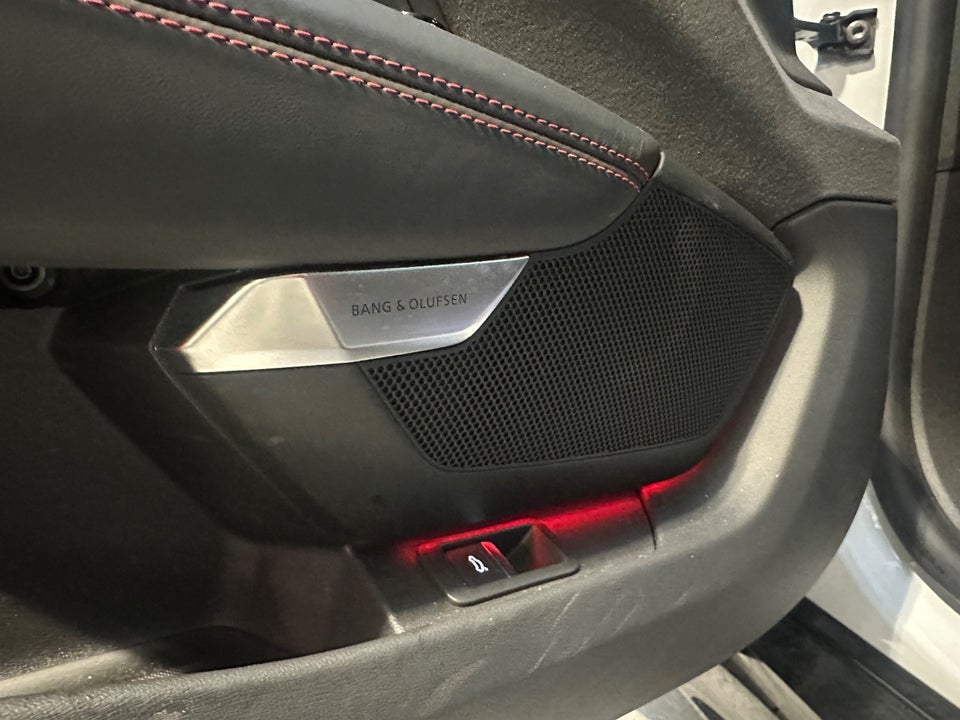 Audi RS e-tron GT quattro 4d