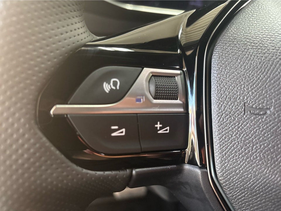 Peugeot e-2008 54 GT 5d