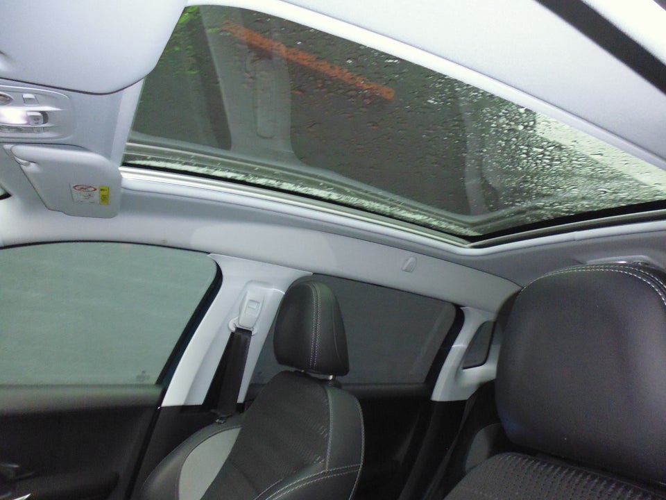 Peugeot 2008 1,2 e-THP 110 Allure Sky EAT6 5d