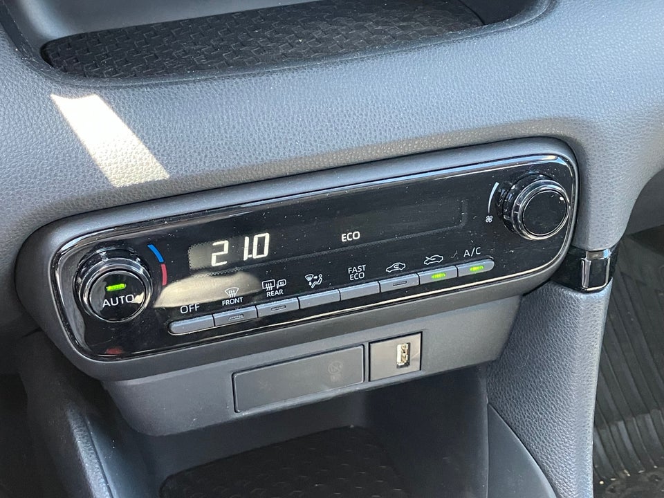 Toyota Yaris 1,5 Hybrid H1 e-CVT 5d