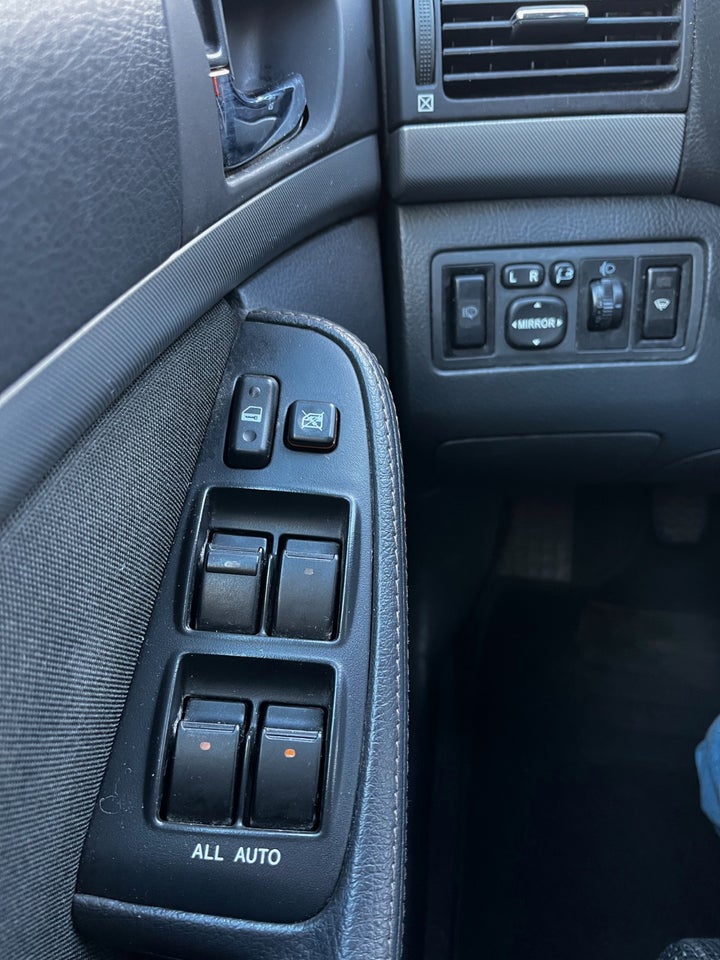 Toyota Avensis 1,8 VVT-i Sol 5d