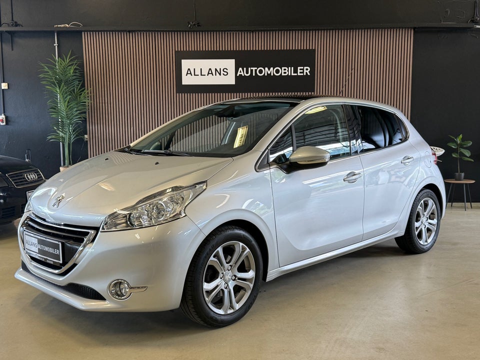 Peugeot 208 1,2 VTi Allure Sky 5d