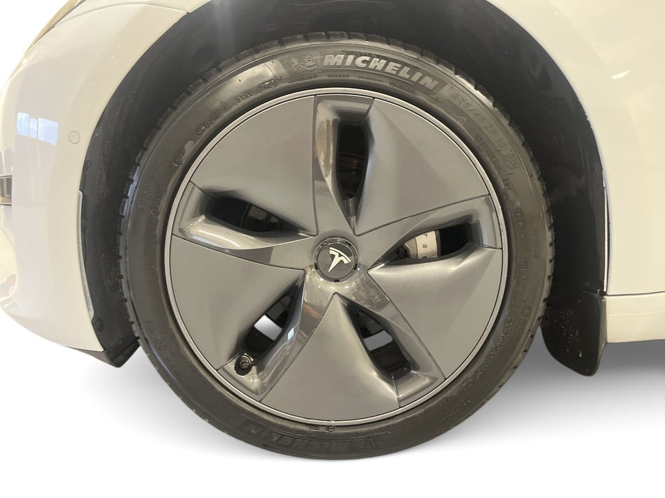 Tesla Model 3 Standard Range+ RWD 4d
