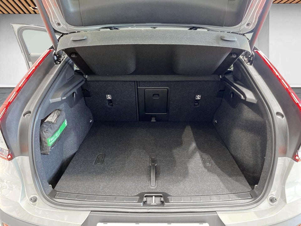 Volvo EC40 Extended Range Black Edition Excess 5d