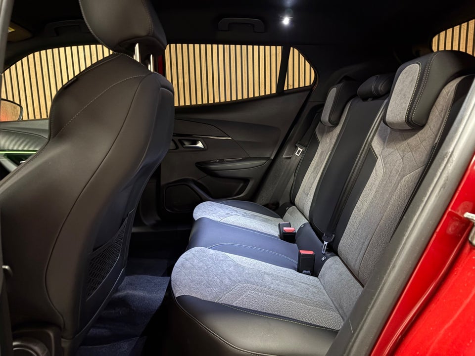 Peugeot e-2008 50 GT Pack 5d