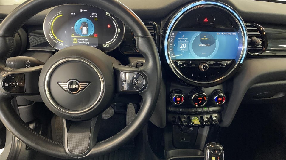 MINI Cooper SE Essential 3d