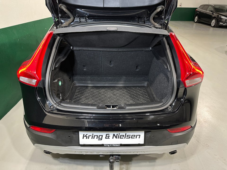 Volvo V40 CC 1,5 T3 152 Momentum aut. 5d