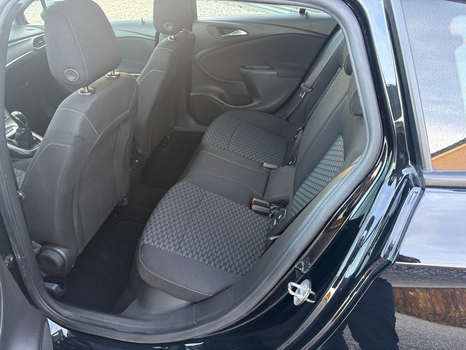 Opel Astra 1,2 T 110 Edition Sports Tourer 5d