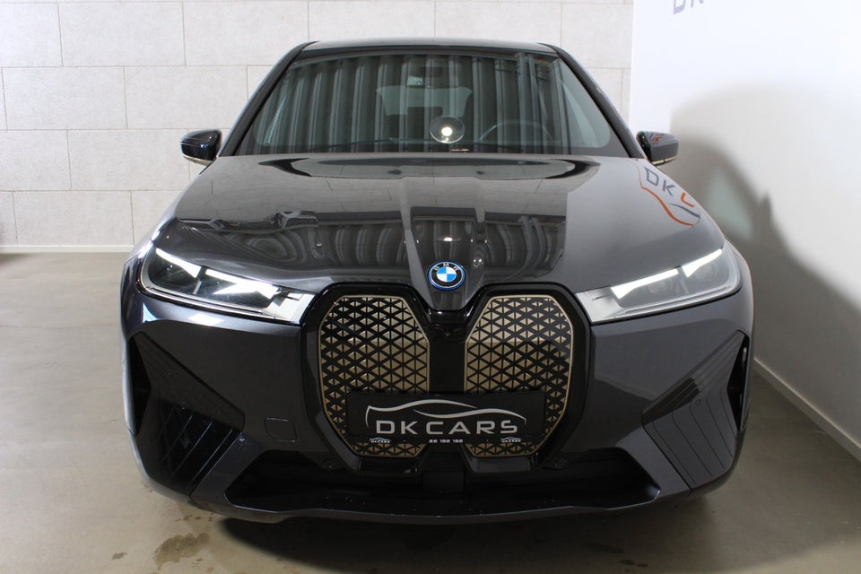 BMW iX xDrive40 Fully Charged Sport 5d