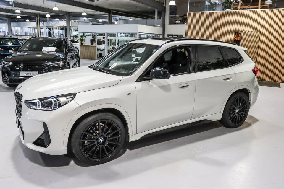 BMW iX1 xDrive30 Fully Charged M-Sport 5d