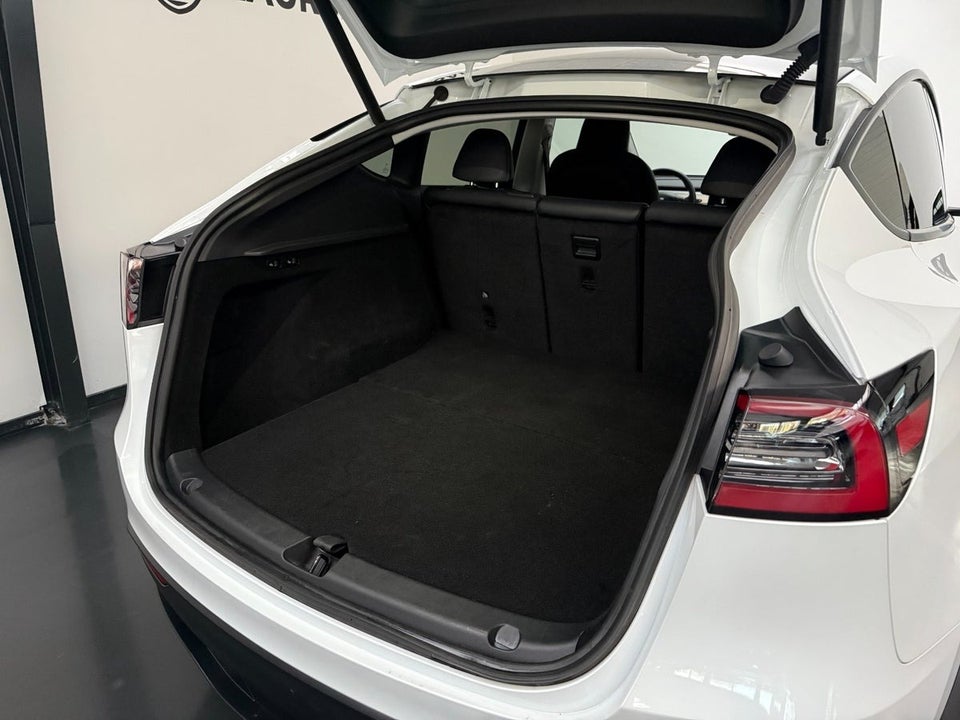 Tesla Model Y Long Range AWD 5d