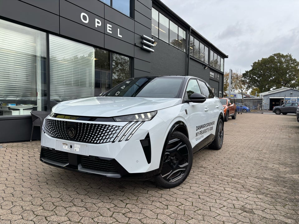 Peugeot e-3008 77 GT 5d