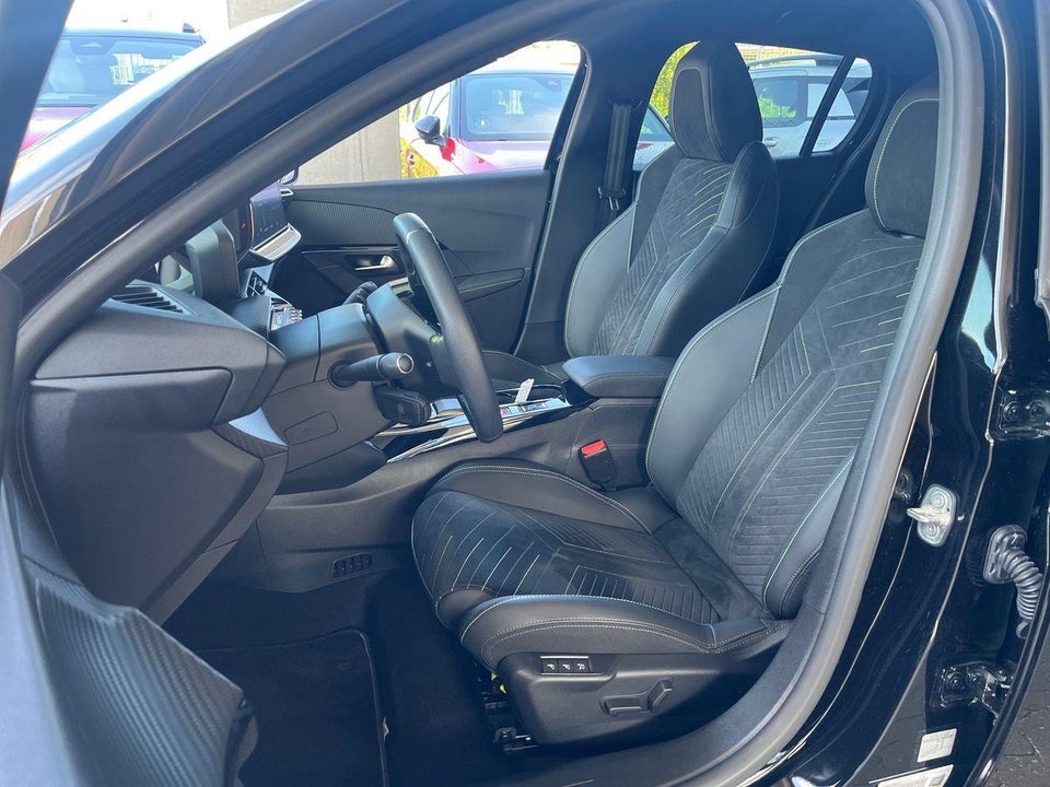 Peugeot e-208 54 GT 5d