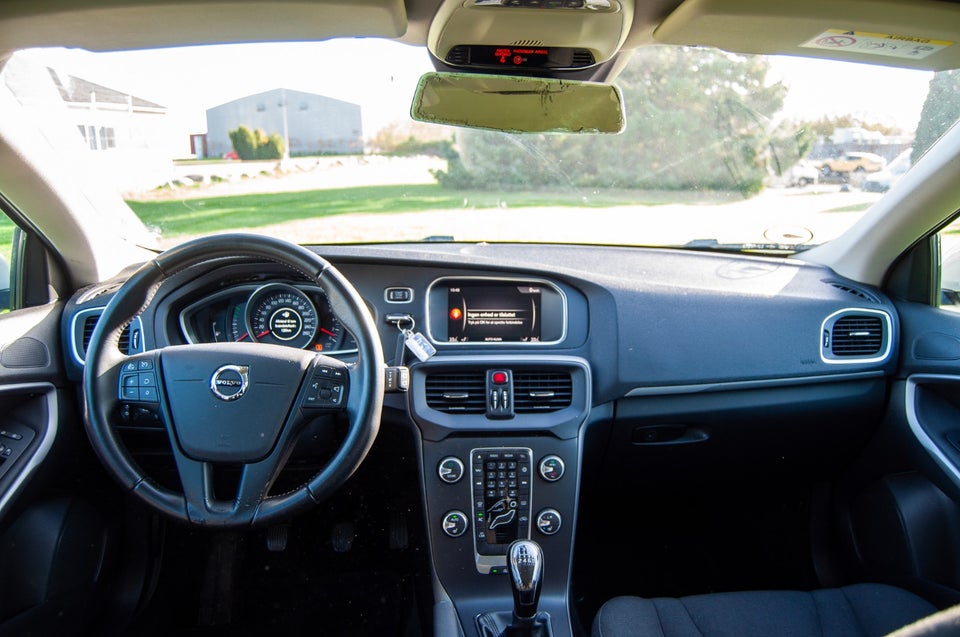 Volvo V40 2,0 D2 120 Kinetic 5d