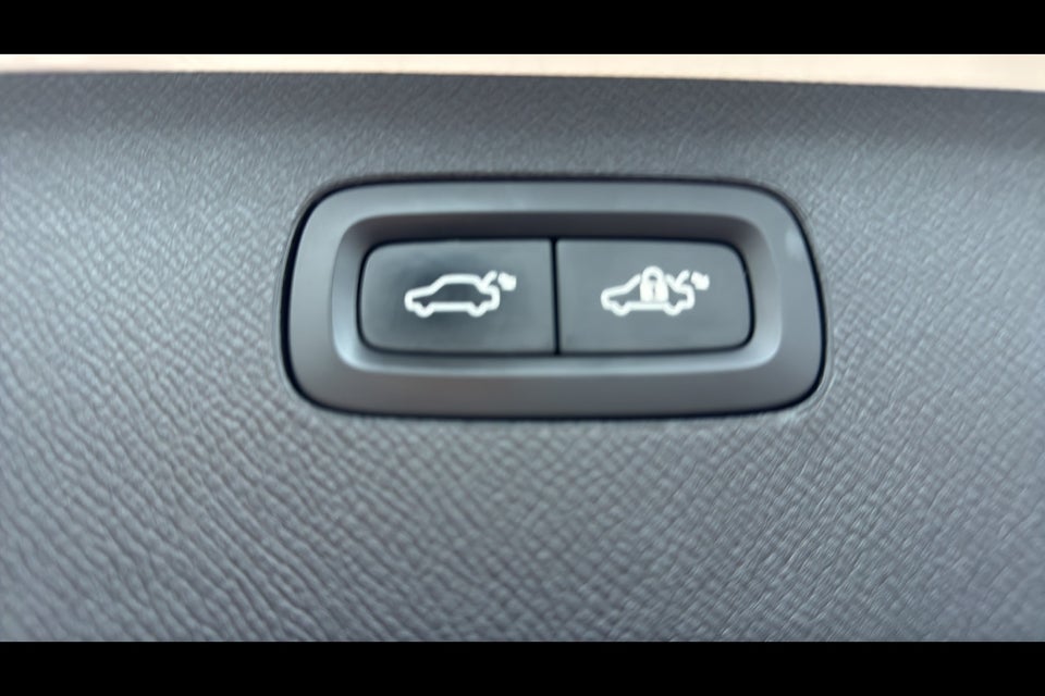 Volvo XC90 2,0 T8 ReCharge Ultimate Dark aut. AWD 7prs 5d