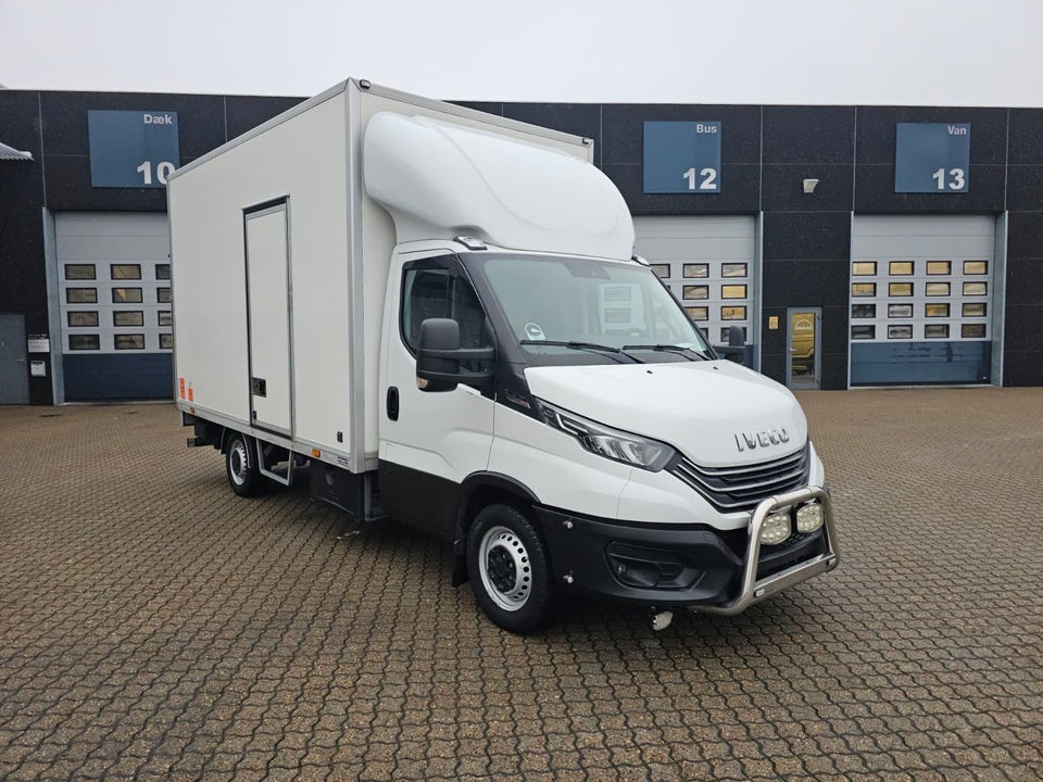 Iveco Daily 3,0 35S18 4100mm Box m/lift AG8