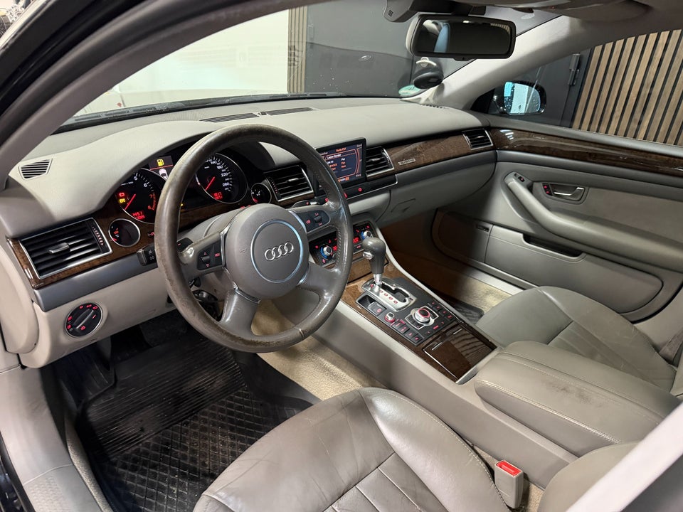 Audi A8 3,7 quattro Tiptr. 4d