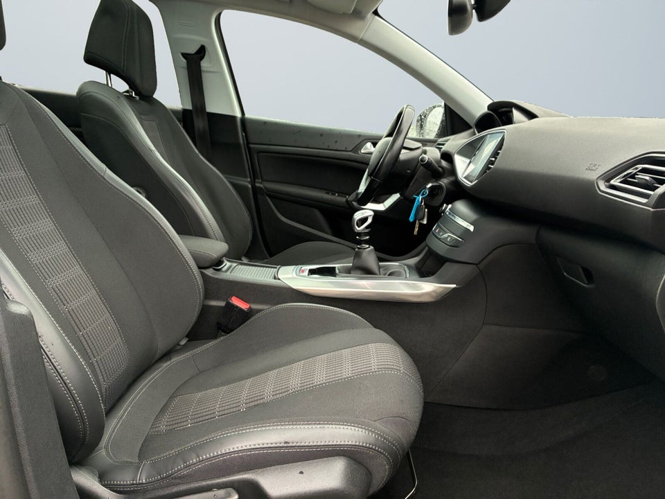 Peugeot 308 1,5 BlueHDi 130 Style+ 5d