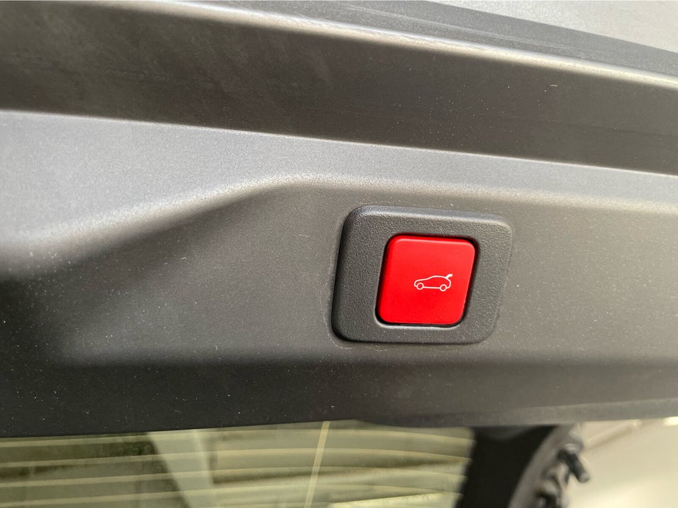 Peugeot e-3008 77 GT Pack 5d
