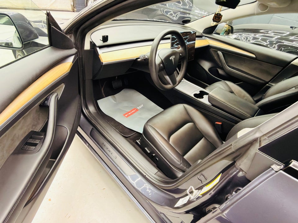 Tesla Model 3 Long Range AWD 4d