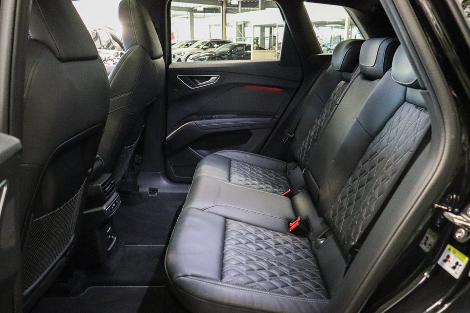 Audi Q4 e-tron 50 S-line quattro 5d