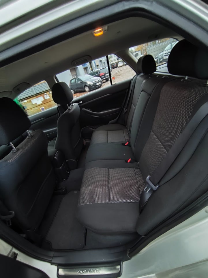 Toyota Avensis 1,8 VVT-i Sol stc. 5d