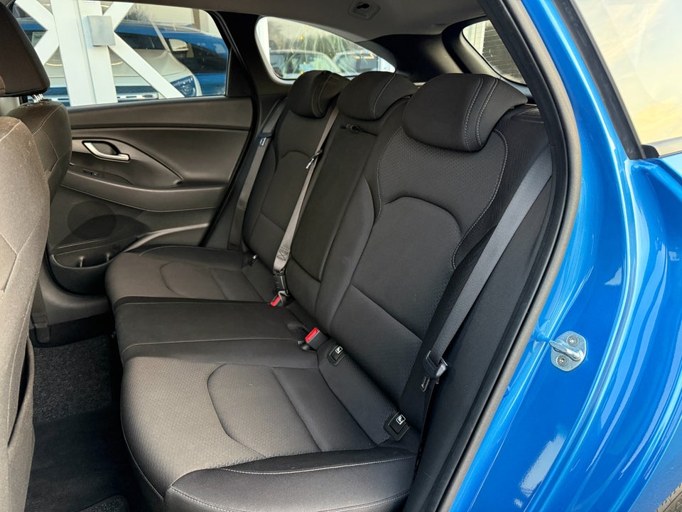 Hyundai i30 1,6 CRDi 110 Premium stc. 5d