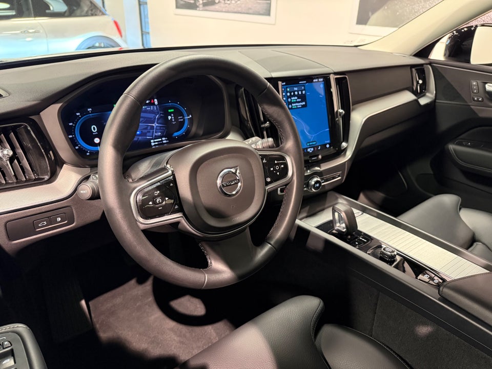 Volvo XC60 2,0 T6 ReCharge Plus Dark aut. AWD 5d