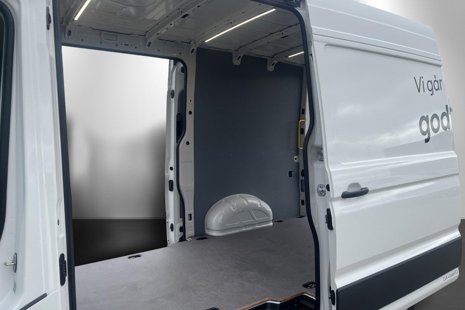 VW Crafter 35 2,0 TDi 177 Kassevogn L3H3 aut.