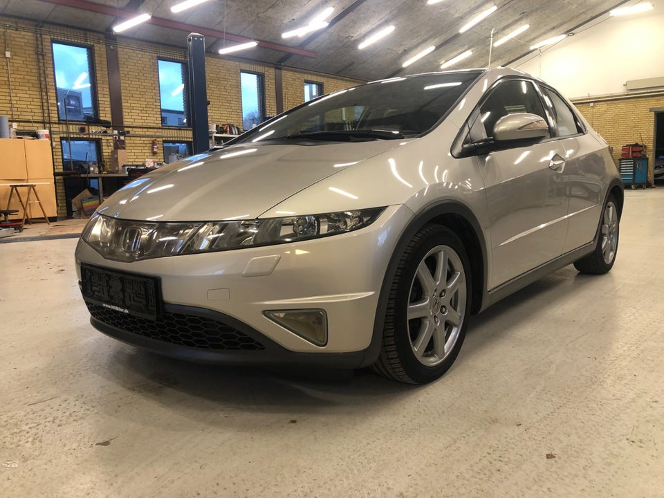 Honda Civic 1,8 Executive 5d