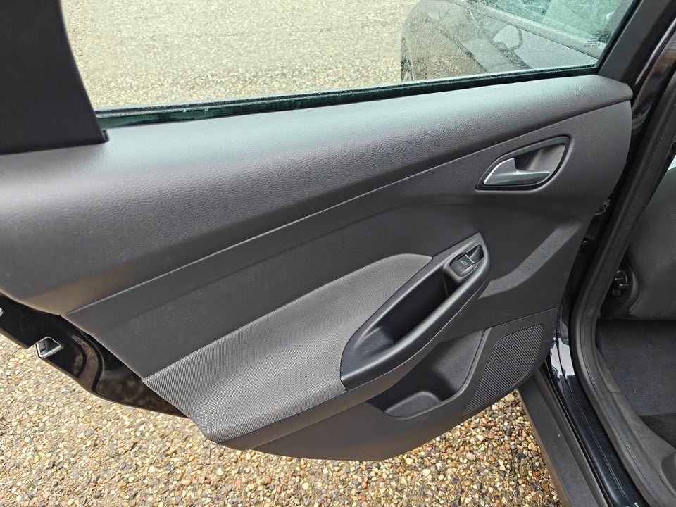 Ford Focus 1,6 Ti-VCT 105 Titanium stc. 5d