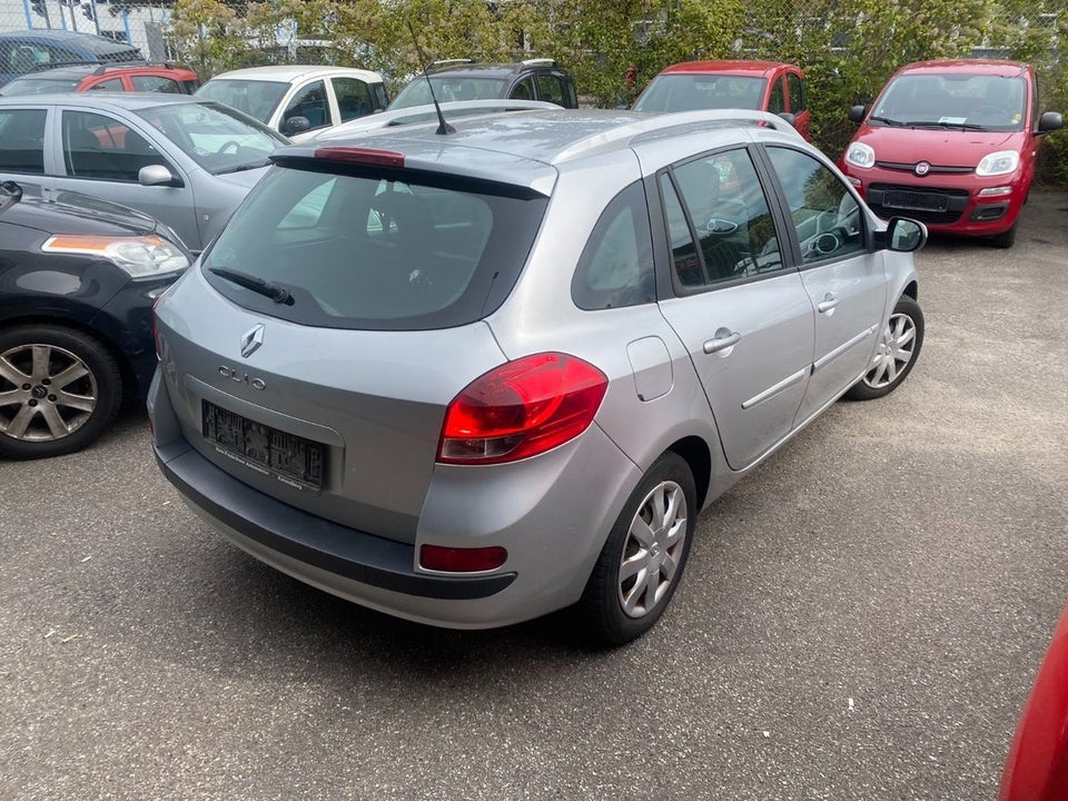 Renault Clio III 1,2 16V Avantage Sport Tourer 5d