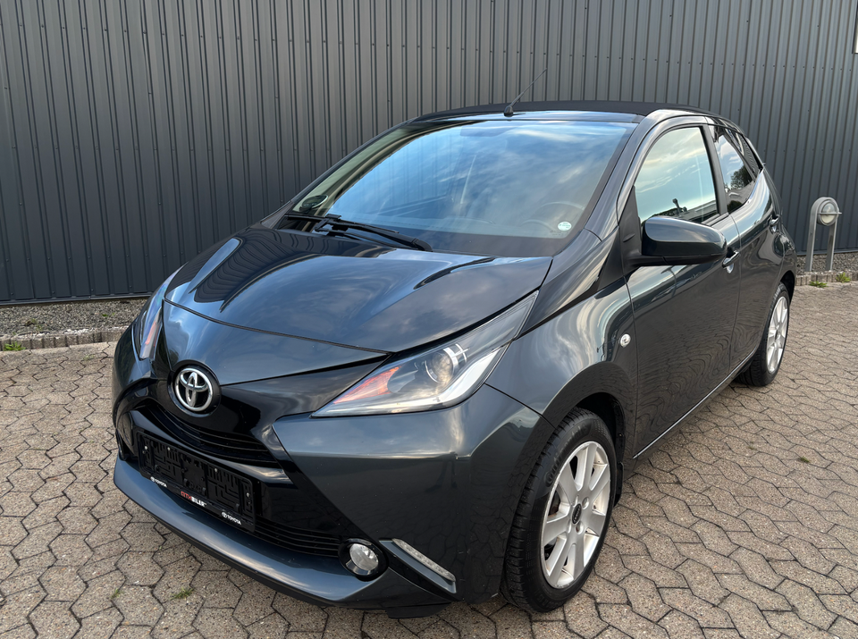 Toyota Aygo 1,0 VVT-i x-wave Sky 5d