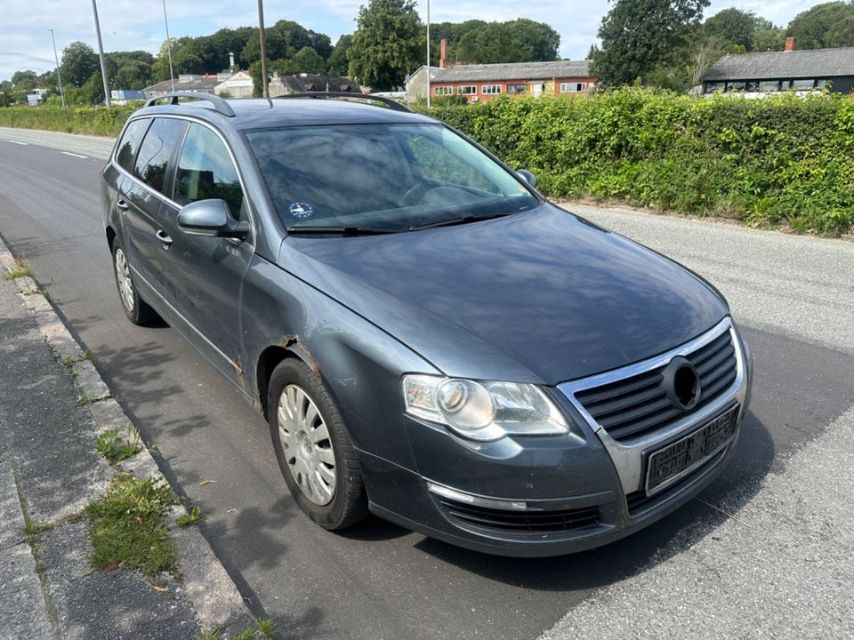 VW Passat 2,0 TDi 140 Sportline Variant BMT 5d