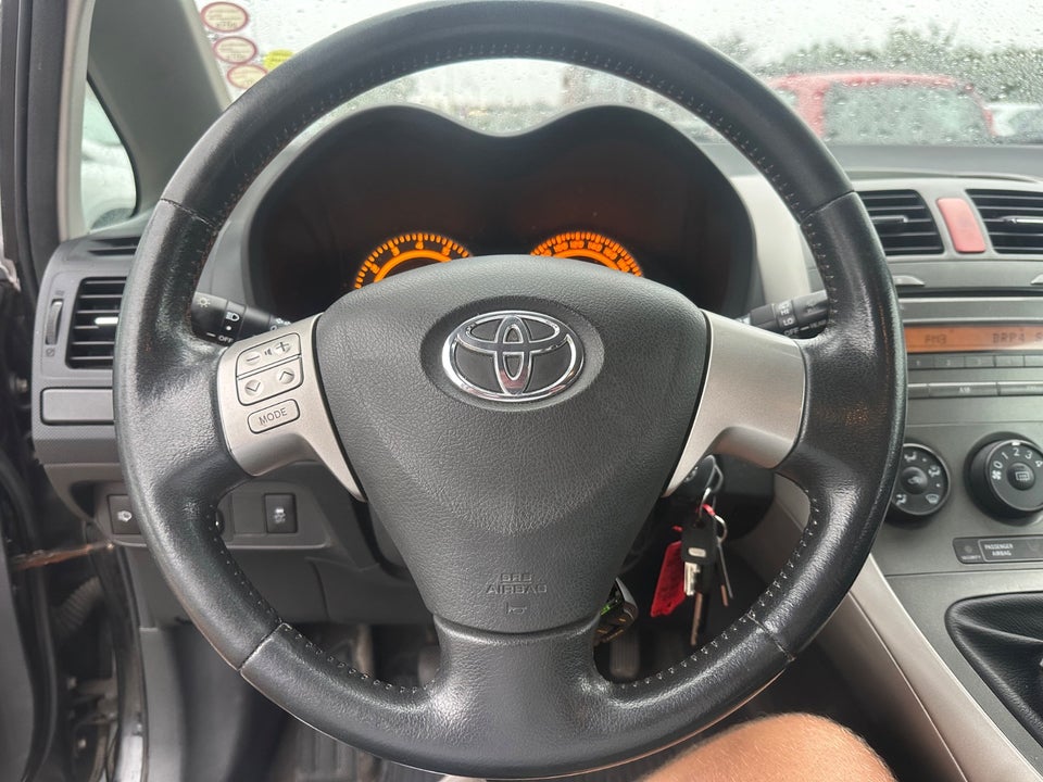 Toyota Auris 1,4 Luna 5d