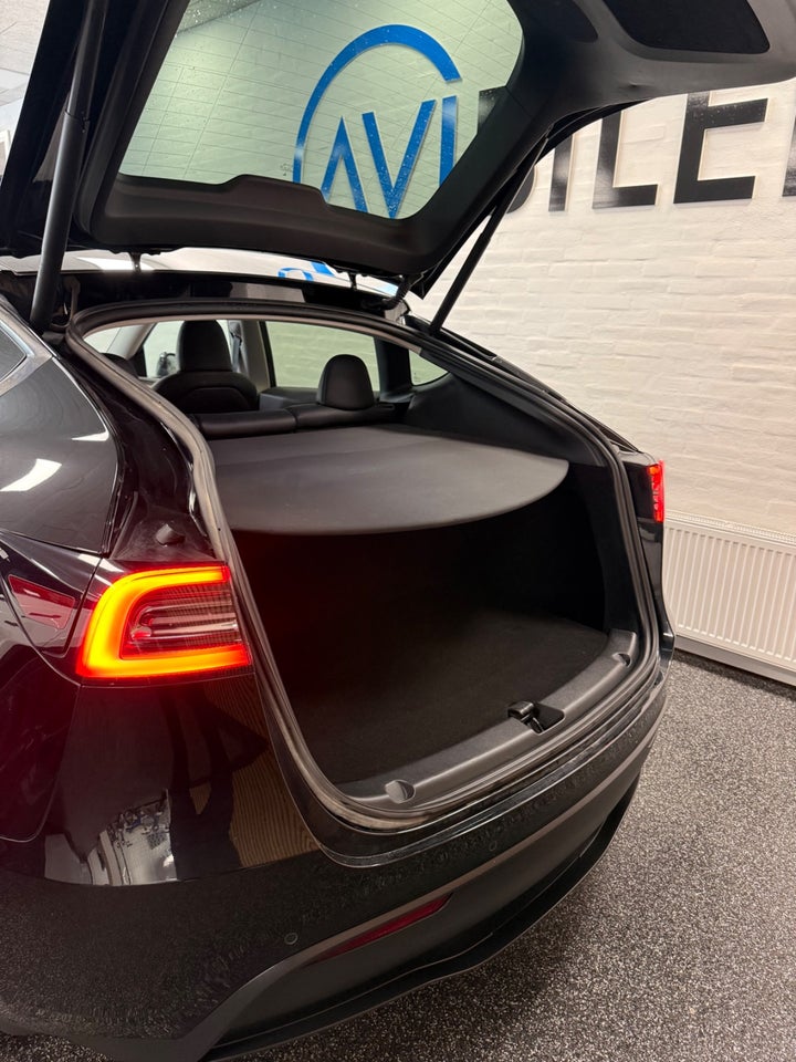 Tesla Model Y Long Range AWD 5d