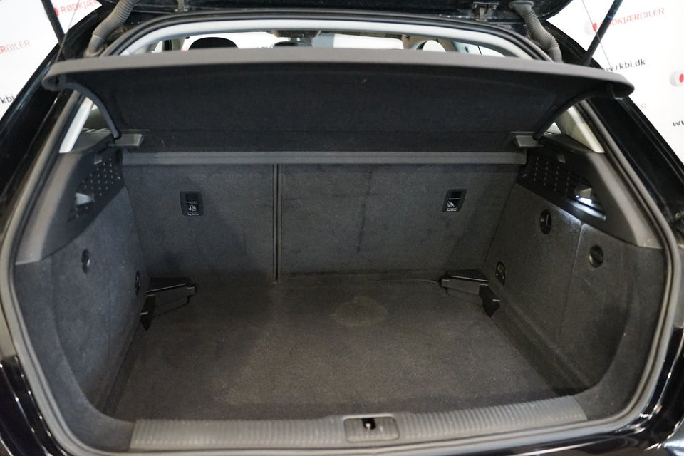 Audi A3 1,6 TDi 110 Attraction 3d