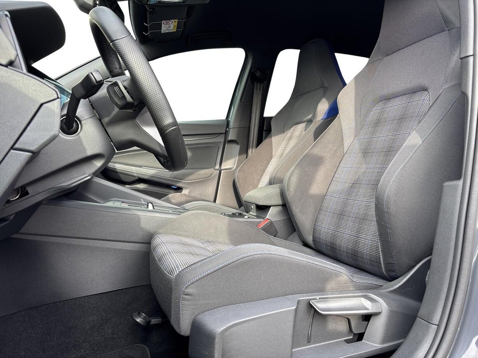 VW Golf VIII 1,4 GTE DSG 5d